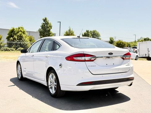 Used 2018 Ford Fusion SE w/ Equipment Group 602A FWD image 8