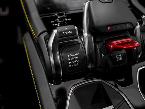 Used 2025 Lamborghini Urus SE image 25