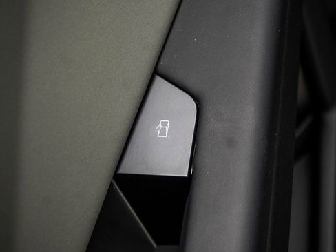 Used 2025 Tesla Cybertruck AWD Crew Cab image 40