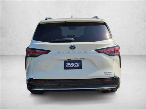 Used 2021 Toyota Sienna Limited FWD image 7