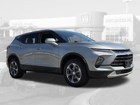 Used 2025 Chevrolet Blazer LT FWD image 5