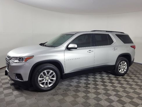 Used 2019 Chevrolet Traverse LT FWD image 2