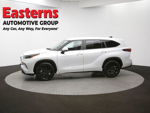 Used 2023 Toyota Highlander LE image 58