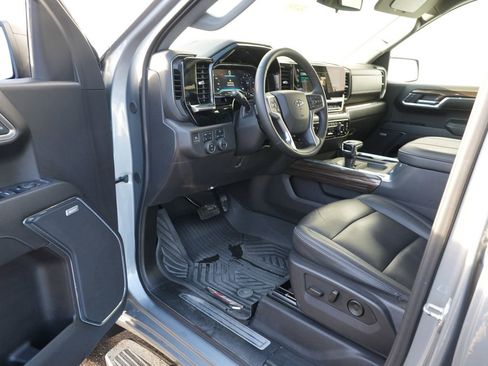 Used 2024 Chevrolet Silverado 1500 LT Trail Boss w/ Convenience Package II image 14