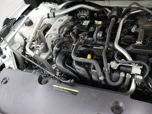 Used 2024 Nissan Sentra SV FWD image 17