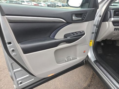 Used 2019 Toyota Highlander Limited image 14