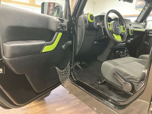 Used 2012 Jeep Wrangler Unlimited Sport image 10