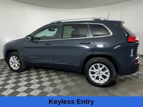 Used 2018 Jeep Cherokee Latitude Plus w/ Cold Weather Group AWD/4WD image 8