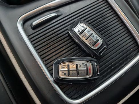 Used 2018 Chrysler Pacifica Limited FWD image 17