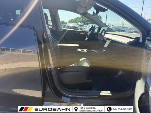 Used 2024 Tesla Model Y Long Range AWD/4WD image 17