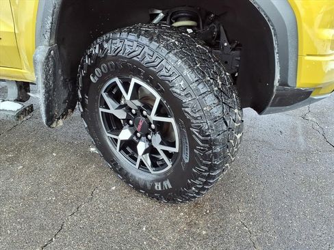 Certified 2023 GMC Canyon AT4X image 38