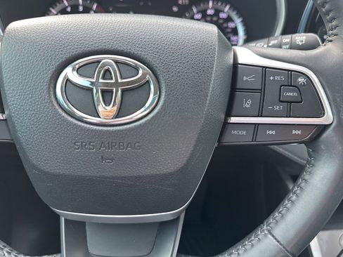 Certified 2023 Toyota Highlander XLE image 18