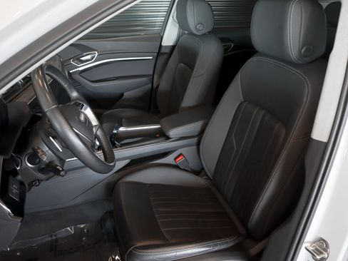 Used 2023 Audi e-tron Premium w/ Convenience Plus Package image 8