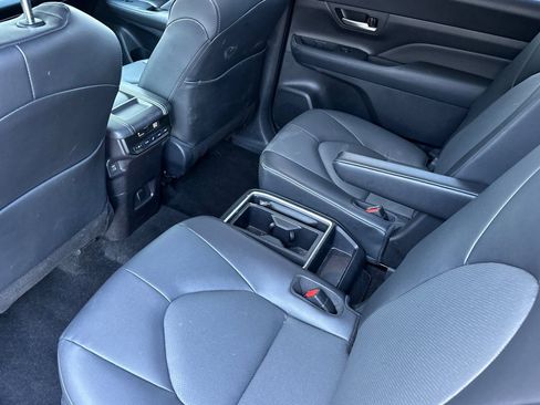 Used 2025 Toyota Grand Highlander AWD image 13