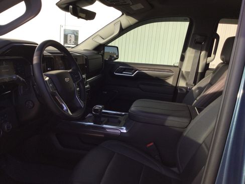 Used 2024 Chevrolet Silverado 1500 LTZ w/ Technology Package image 7