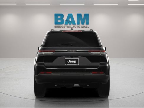 New 2025 Jeep Grand Cherokee Altitude image 9