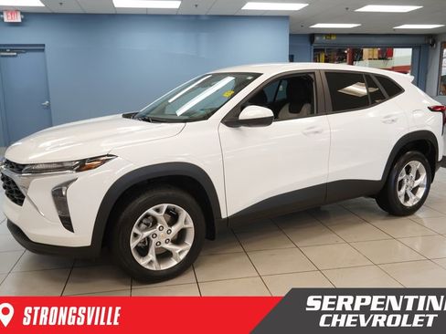 Used 2024 Chevrolet Trax LS w/ LS Convenience Package image 1