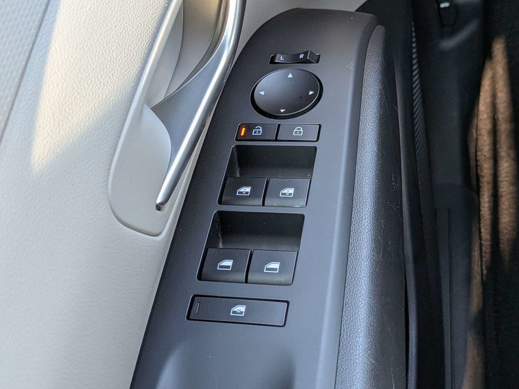 Certified 2025 Hyundai Tucson SEL AWD/4WD image 30