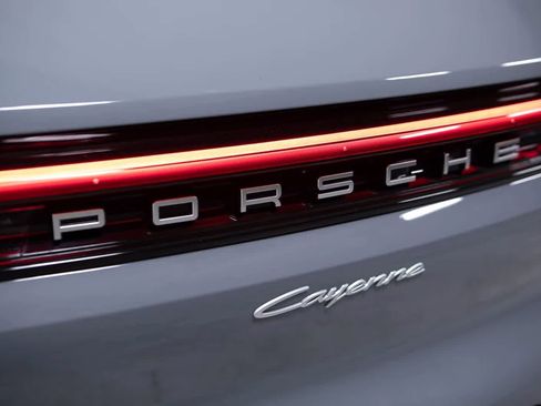 Certified 2026 Porsche Cayenne AWD/4WD image 18