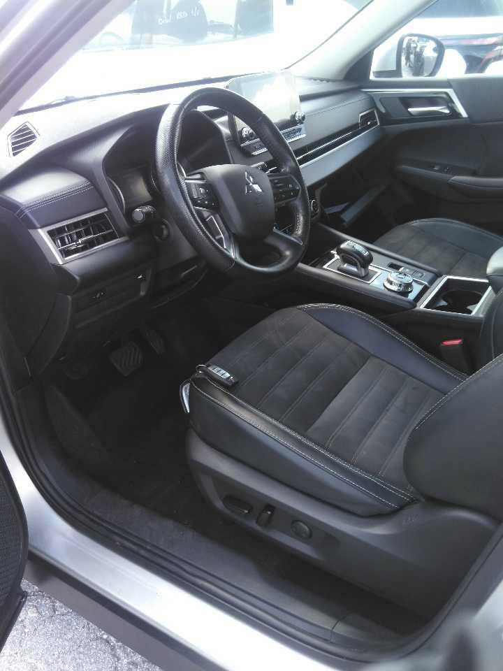 Used 2024 Mitsubishi Outlander SE FWD image 5