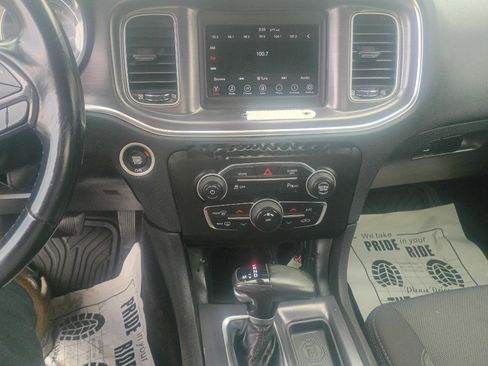 Used 2018 Dodge Charger SXT RWD image 16