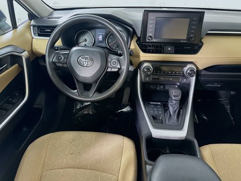 Used 2022 Toyota RAV4 XLE AWD/4WD image 17