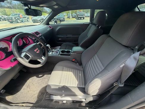 Used 2014 Dodge Challenger SXT RWD image 11