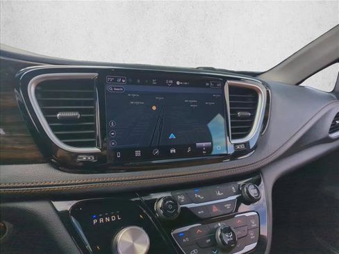 Used 2021 Chrysler Pacifica Pinnacle image 12