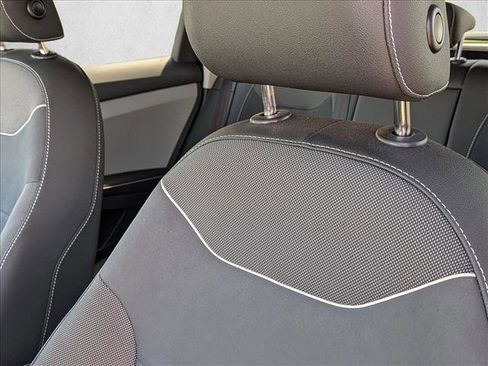 Used 2024 Volkswagen Taos SE image 13