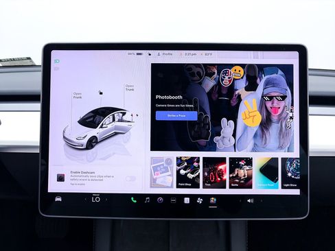 Used 2023 Tesla Model 3 Standard Range image 5