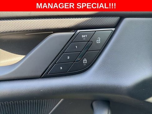 Used 2022 Porsche Taycan RWD image 31