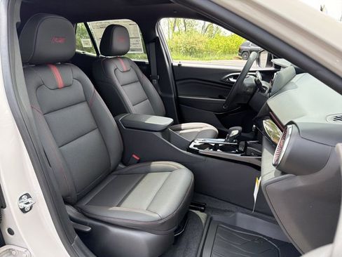 New 2026 Chevrolet Trax RS w/ Sunroof Package FWD image 32