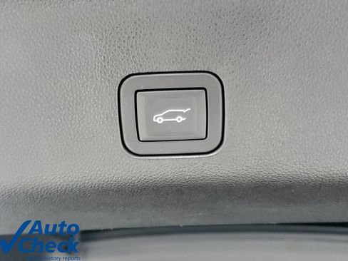Certified 2025 Cadillac Escalade ESV V AWD/4WD image 12