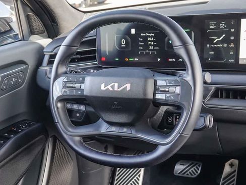 Certified 2024 Kia EV9 GT-Line AWD/4WD image 14