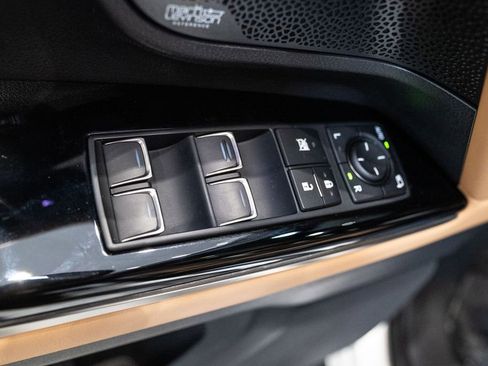 Used 2023 Lexus LX 600 4WD w/ Luxury Package image 16