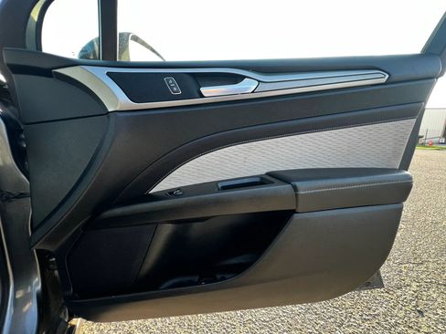 Used 2020 Ford Fusion SE w/ Equipment Group 151A image 17