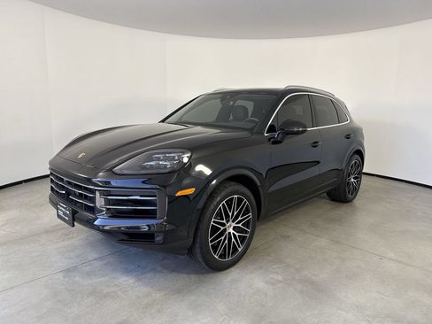 Certified 2025 Porsche Cayenne AWD/4WD image 1