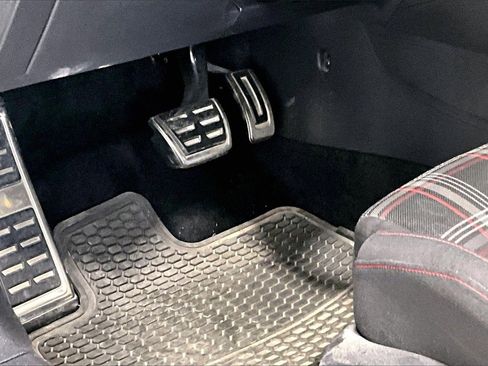 Used 2021 Volkswagen Golf 4-Door image 22