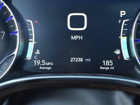 Used 2023 Chrysler Pacifica Limited AWD/4WD image 31