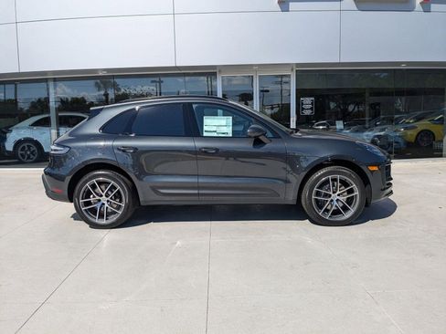 Certified 2025 Porsche Macan image 8