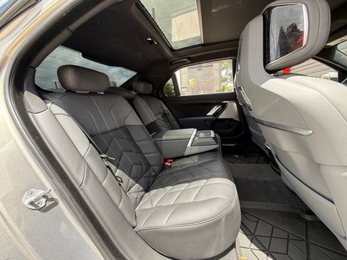 Used 2025 BMW 760i xDrive w/ Executive Package AWD/4WD image 17