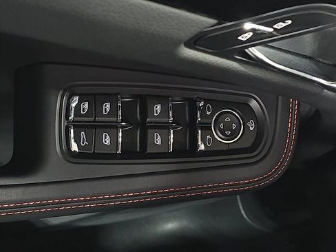 Certified 2025 Porsche Macan AWD/4WD image 21