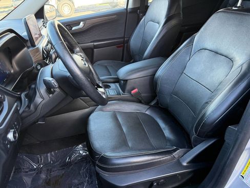 Used 2020 Ford Escape Titanium image 6