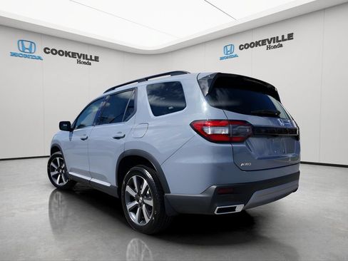 Used 2025 Honda Pilot Touring image 4