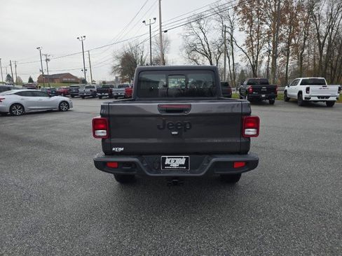 Used 2023 Jeep Gladiator Sport image 8