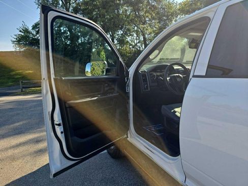 Used 2016 RAM 2500 Tradesman w/ Chrome Appearance Group image 9