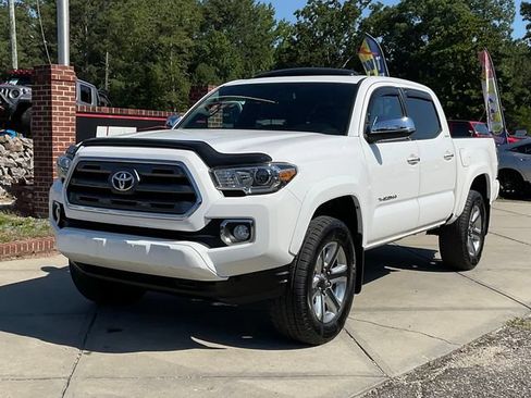 Used 2017 Toyota Tacoma Limited AWD/4WD image 3