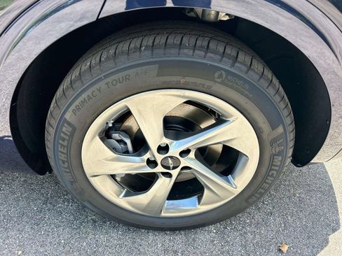 New 2026 Genesis GV70 2.5T Advanced w/ G1 Accessory Package AWD/4WD image 11