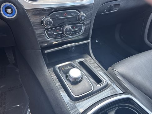 Used 2020 Chrysler 300 Touring L w/ Value Package RWD image 26
