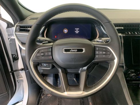 Used 2024 Jeep Grand Cherokee Altitude AWD/4WD image 17